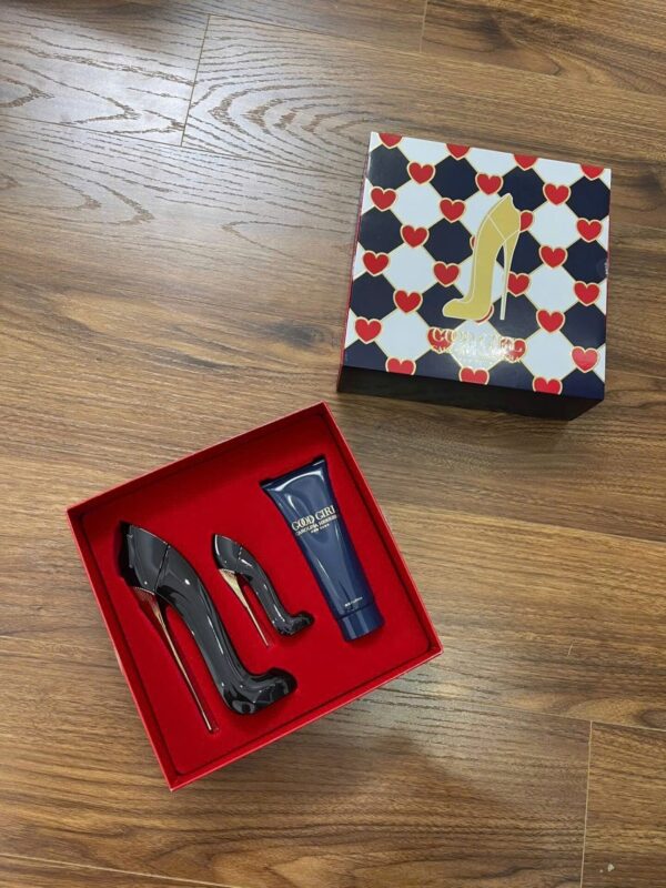 Carolina Herrera Good Girl Gift Set 1 1 - Nuochoarosa.com - Nước hoa cao cấp, chính hãng giá tốt, mẫu mới