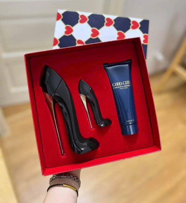 Carolina Herrera Good Girl Gift Set 2 1 - Nuochoarosa.com - Nước hoa cao cấp, chính hãng giá tốt, mẫu mới