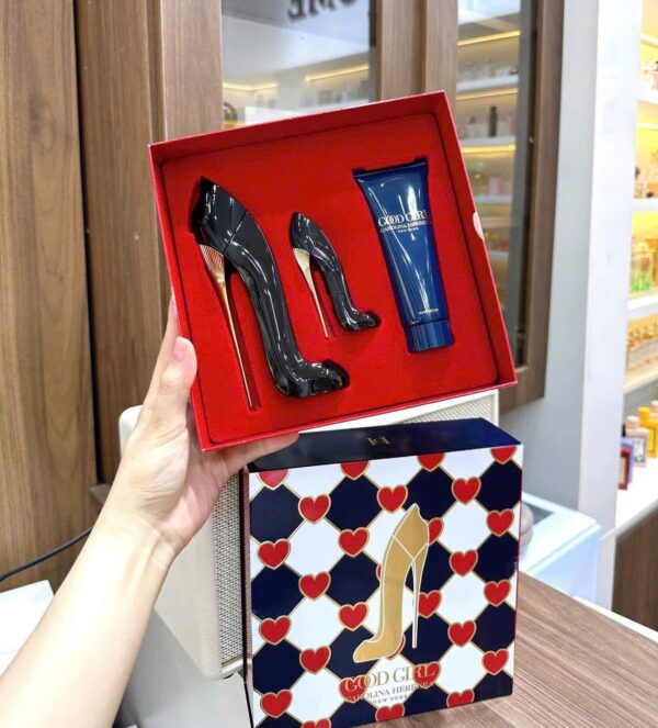 Carolina Herrera Good Girl Gift Set 3 1 - Nuochoarosa.com - Nước hoa cao cấp, chính hãng giá tốt, mẫu mới