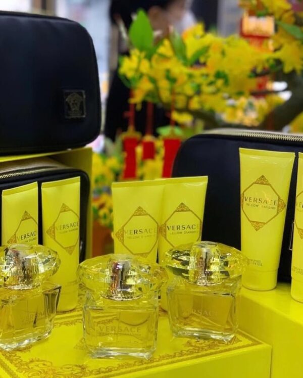 Versace Yellow Diamond Gift Set 2 - Nuochoarosa.com - Nước hoa cao cấp, chính hãng giá tốt, mẫu mới